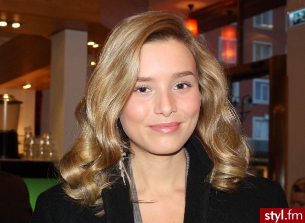 Średnie Fryzury