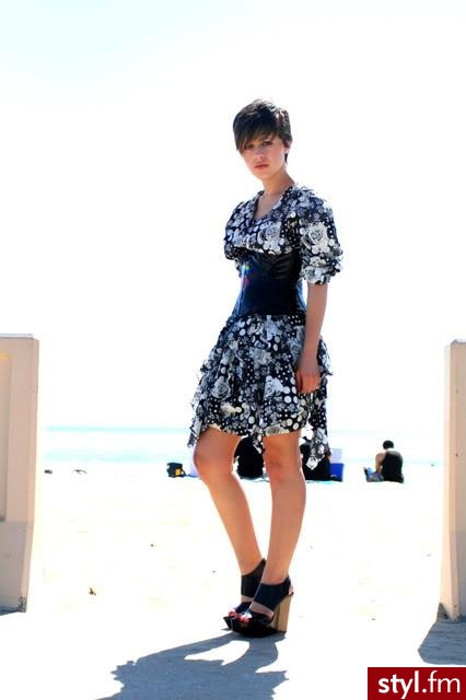 Jeżeli zdjęcie znajduje się już w galerii poproszę o link - Moda uliczna Inne Moda