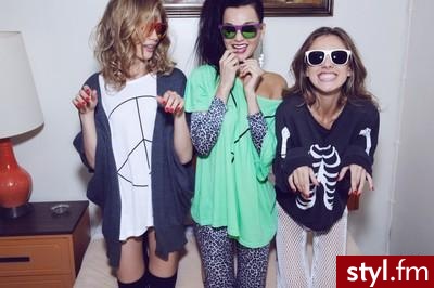 Jeżeli zdjęcie znajduje się już w galerii poproszę o link - Moda uliczna Inne Moda