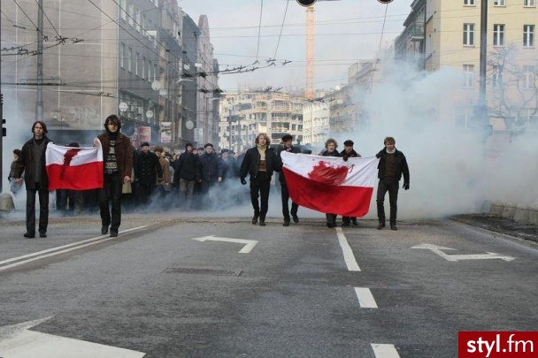 Czarny Czwartek, Janek Wiśniewski Padł.. Świetny film, piękne zdjęcia archiwalne. Nie jest zrobiony czysto historycznie ale na podstawie historii pewnej rodziny. - Misz-masz