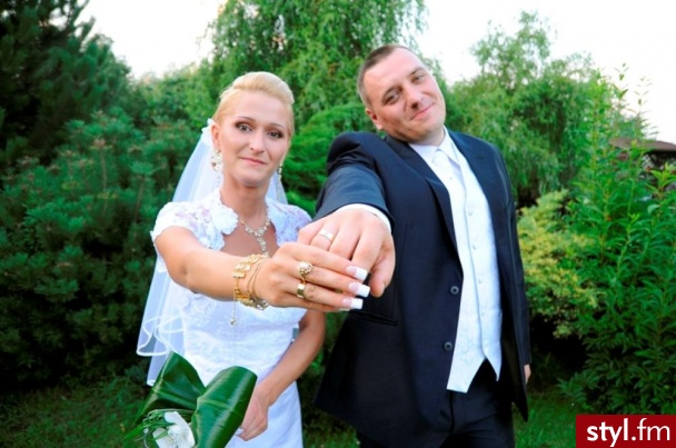Ślubna fryzura-makijaż - Wieczorowe Średnie Fryzury