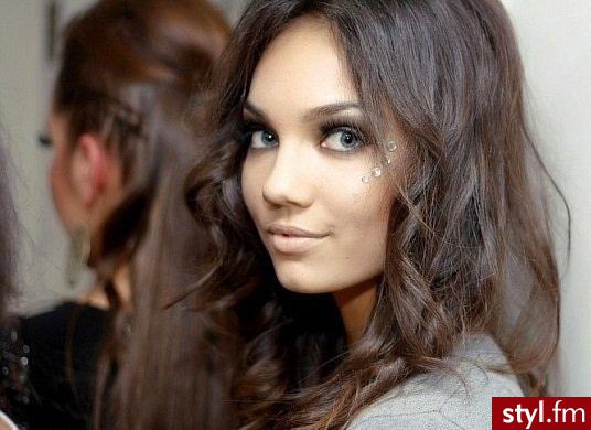 Średnie Fryzury