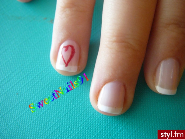 nails. French + Serduszka :) - Paznokcie