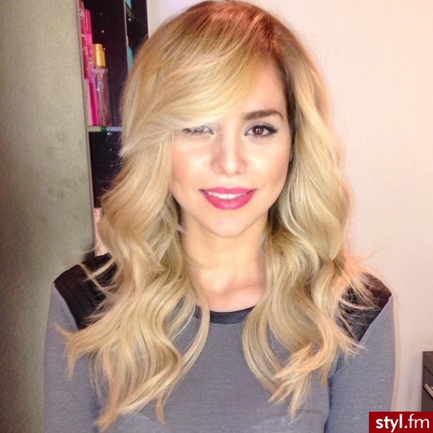 Fryzury Blond Włosy Fryzury Długie Na Co Dzień Kręcone Z Grzywką