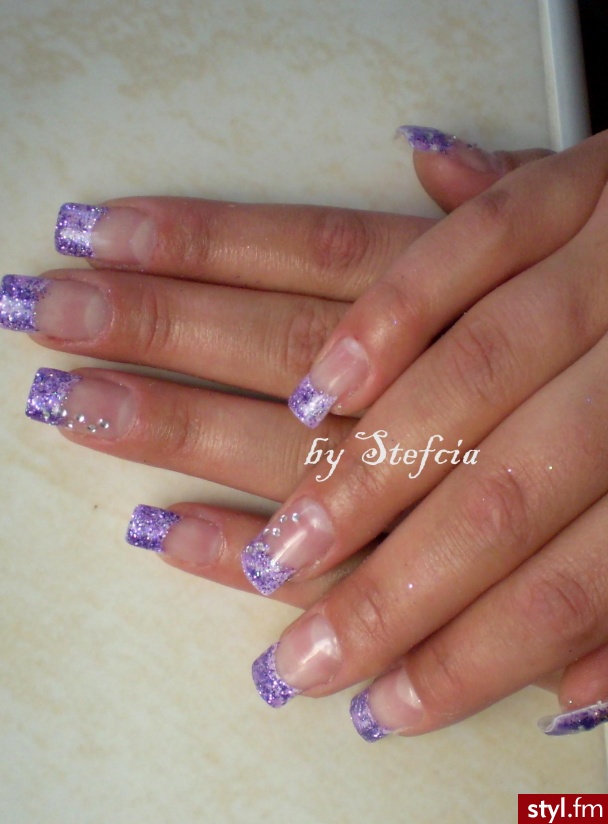 fioletowe pazurki. źródło: http://nailsofdreams.blog.onet.pl/ - Paznokcie