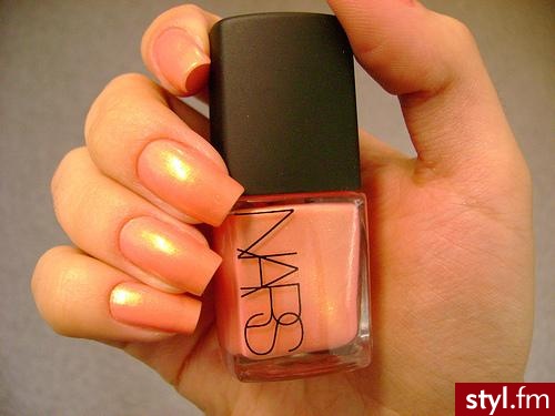 NARS Nail Polish in Orgasm - Kwadratowe Paznokcie