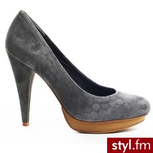 BCBG Million Pump - Ash Suede - Polyvore. Pobrano ze strony: http://www.polyvore.com/bcbg_million_pump_ash_suede/thing?id=16414554 - Pozostałe Buty Moda