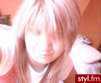 coś w stylu emo obcięte.. - EMO Alternatywne Średnie Fryzury