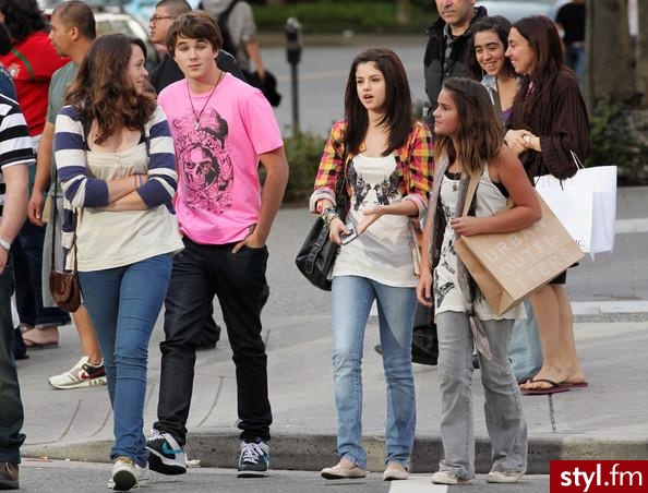 Selena Gomez - Moda uliczna Inne Moda