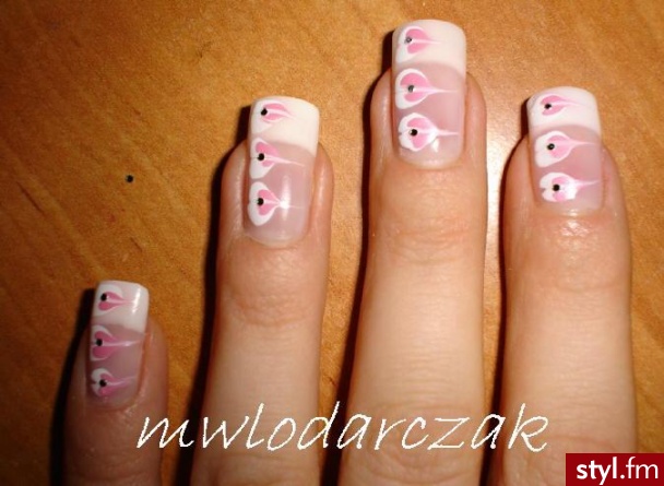 Autor: mwlodarczak french z biało-różowymi serduszkami. Autor: <b>mwlodarczak</b><br /> - Paznokcie