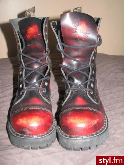 glany na sprzedaż. Glany
wkładka- 26,5 cm
nr. buta- 40
firma- STEEL
Oryginalne buty firmy STEEL, wykonane ze skóry naturalnej, podeszwa klejona trójwarstwowo dla lepszej elastyczności i odporności. Czubki butów wzmacniane stalowymi noskami. Nie obcier - Pozostałe Buty Moda
