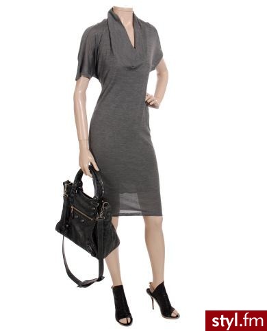 sukienka Balenciaga. sukienka Balenciaga. Cena: 445 funtów, czyli około 1 910 zł

Kupisz w sklepie internetowym Browns. - Pozostałe Ciuchy Moda
