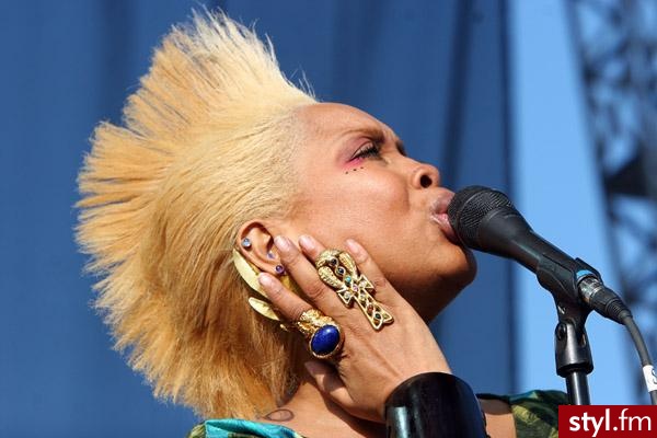 erykah badu - Irokez damski Proste Na co dzień Średnie Fryzury