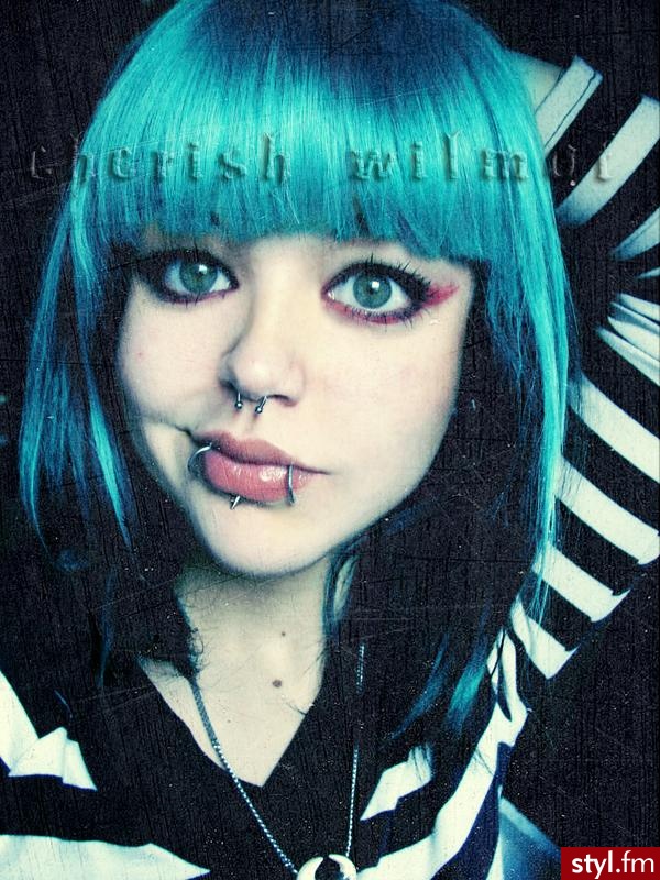 Chciałam głównie pokazać kolor ;) - Średnie Fryzury