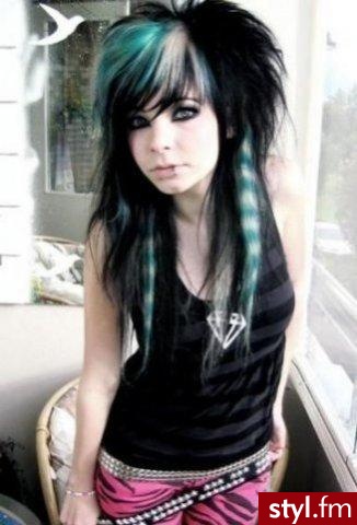 Emily Vallanueva - EMO Alternatywne Średnie Fryzury