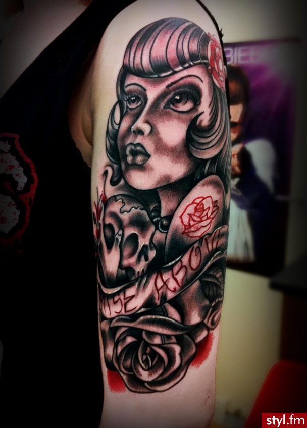 < 3 - Tatuaże