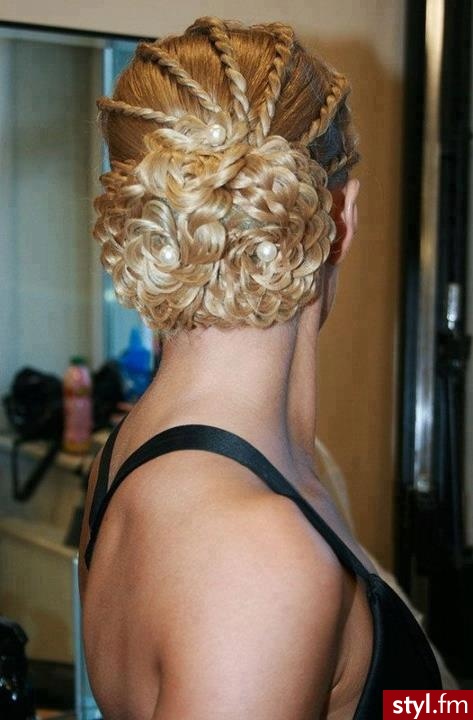 Blond Upięcie Proste Wieczorowe Średnie Fryzury