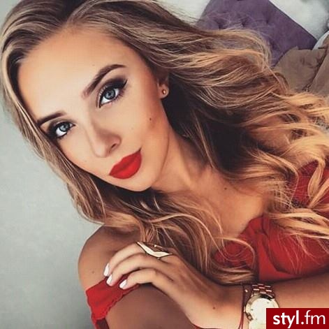 Blond Rozpuszczone Kręcone Na co dzień Długie Fryzury