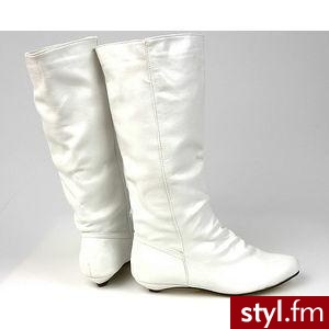 moim zdaniem śliczne saszki :) są delikatne białe przez co można je zakładać do żywych kolorów ;D - Pozostałe Buty Moda