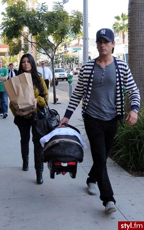 Kardashian. Kourtney Kardashian  po ciązy - Moda uliczna Inne Moda