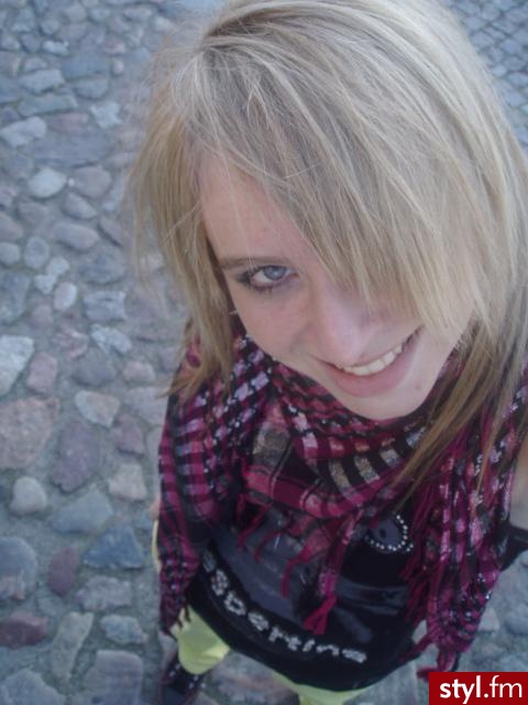 Ma się te zdolności hehe^^^ - EMO Alternatywne Średnie Fryzury
