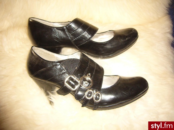 które buty lepsze na imprezke do latexowych leginsow? - Pozostałe Buty Moda