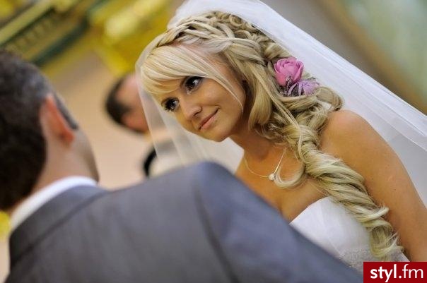  - Ślubne Średnie Fryzury