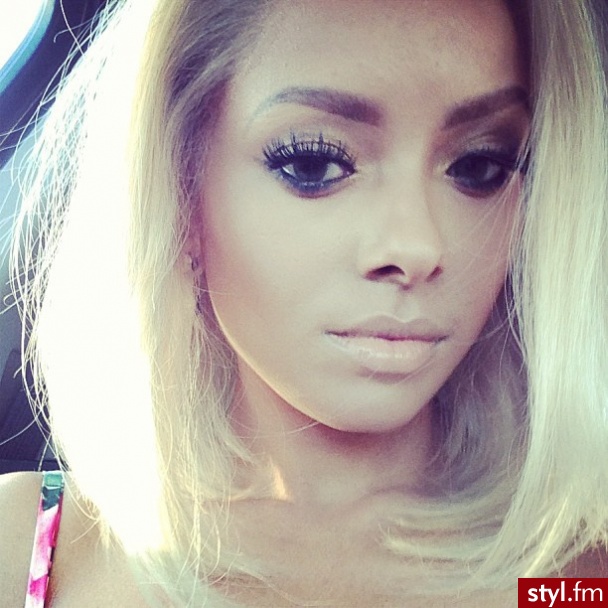 kat graham - Blond Rozpuszczone Proste Na co dzień Średnie Fryzury