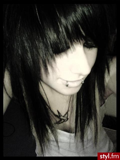 to nie moja fotka ^^ jeżeli to zdjecie znajduje sie juz w galerii prosze napisac, to usune xd - EMO Alternatywne Średnie Fryzury