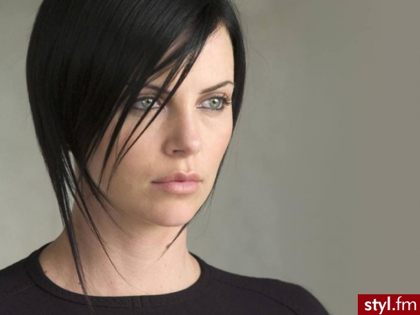 Charlize Theron - Krótkie Fryzury