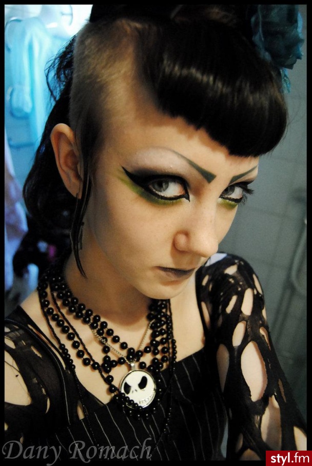 Średnie Fryzury