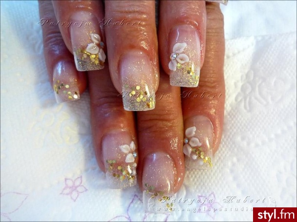 drobinki, mini holo małe kwiatki. Zapraszam na pazurki akryl/żel 
Gdańsk Reja 22 tel.798-807-009 - Paznokcie