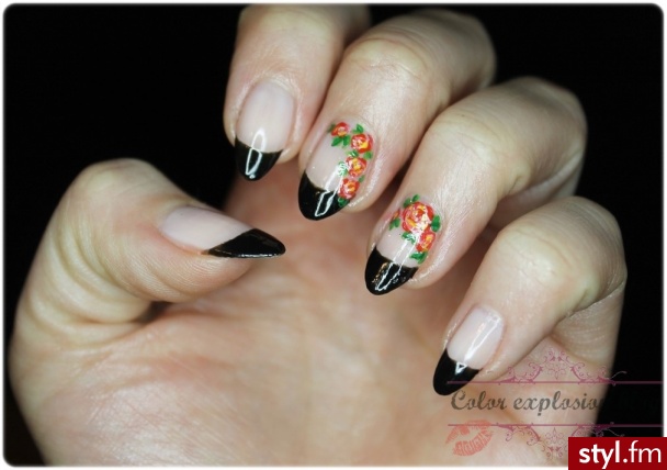 http://color-explosion-blog.blogspot.com/2015/02/czarny-french-z-rozyczkami-czyli-cos.html - Migdałki Malowane farbkami Naturalne Paznokcie