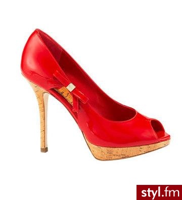 buty Dior z podeszwą wykonaną z korka. Na pewno są ciekawe. 
cena: 670$ - Pozostałe Buty Moda