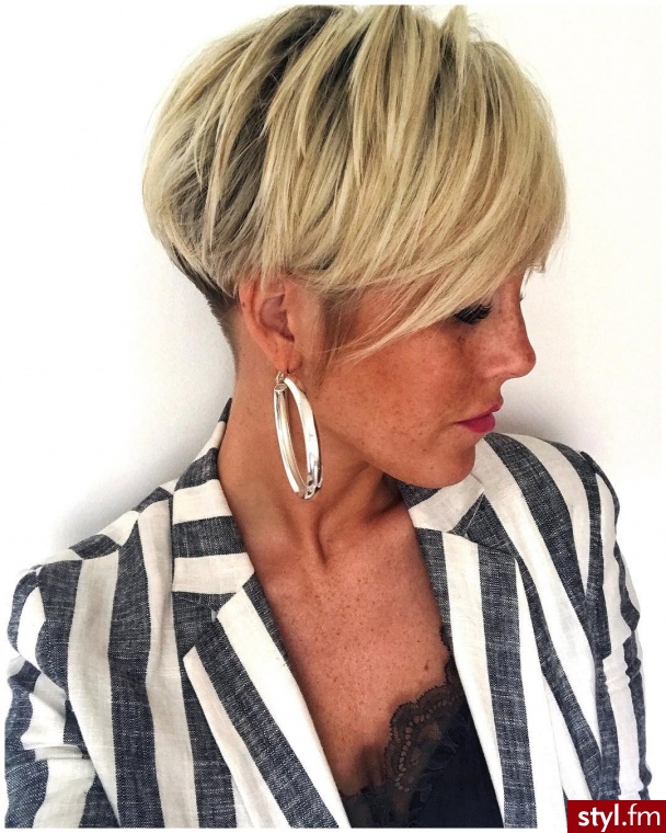 Blond Rozpuszczone Proste Na co dzień Krótkie Fryzury
