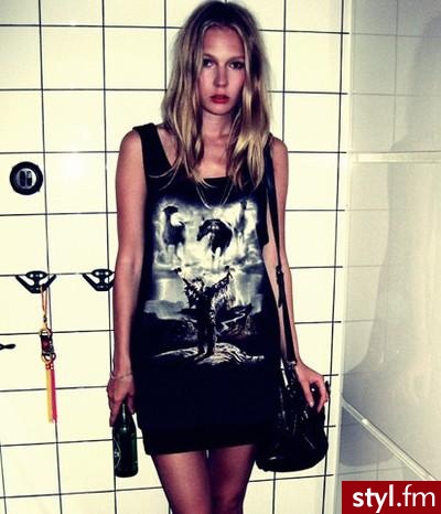 Jeżeli zdjęcie znajduje się już w galerii poproszę o link - Moda uliczna Inne Moda