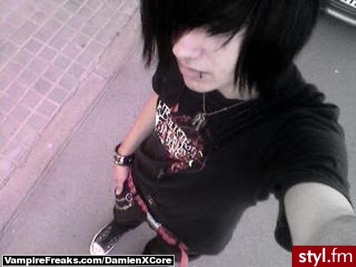 to nie moja fotka ^^ jeżeli to zdjecie znajduje sie juz w galerii prosze napisac, to usune xd - EMO Alternatywne Średnie Fryzury