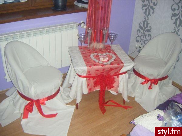Jest to zdjęcie przygotowanego przeze mnie stolika na romantyczną kolację w moim pokoju. Oczywiście w świetle świec wygląda on dużo efektowniej :) - Mój pokój Wnętrza