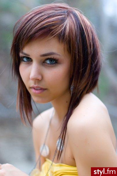 Średnie Fryzury