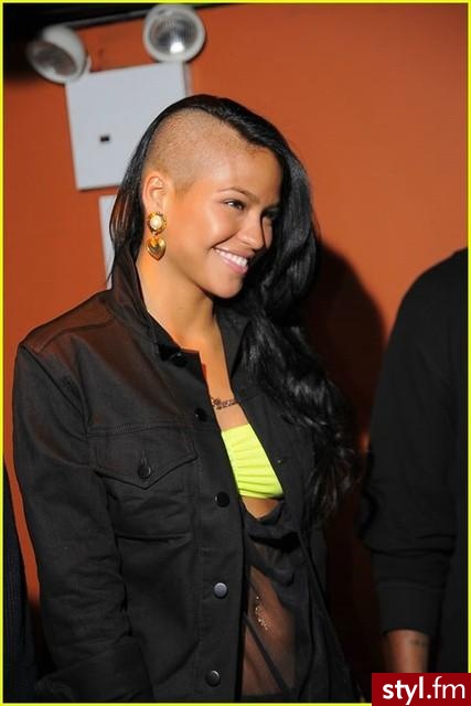 Cassandra “Cassie” Ventura - Punk Rock Alternatywne Średnie Fryzury