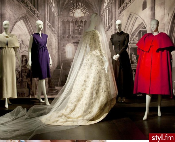 Sukienki Moda
