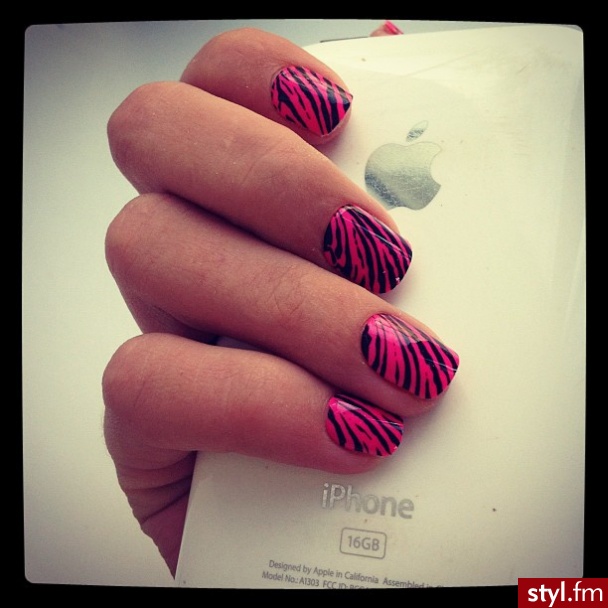 https://www.facebook.com/pages/Blondi-Nails/401325363307849 - Paznokcie