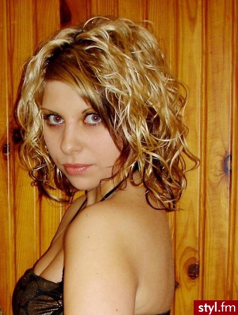 Salon Fryzjerski ''Gabriela''
Szczecin ul. Sieradzka5
Gabriela Kahles - Średnie Fryzury