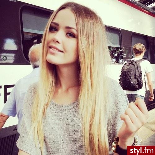 Blond Rozpuszczone Proste Na co dzień Średnie Fryzury