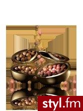 Giordani Gold Bronzing Pearls  
Puder w perełkach Giordani Gold  
Olśniewający efekt: cera zyskuje świeży, promienny, aksamitnie gładki wygląd. Perełki w 5 różnych odcieniach dodają jej blasku dzięki pigmentom odbijającym światło. Puder można stosować j - Makijaże