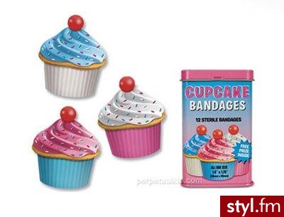 Chyba nikt nie lubi skaleczeń, ale co powiecie na babeczkowe plasterki? Sam ich widok od razu uśmierza ból. ;) Cena: $3.99 - Misz-masz