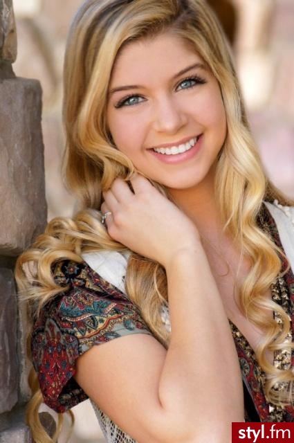 Allie Deberry - Blond Rozpuszczone Kręcone Fryzury gwiazd Długie Fryzury