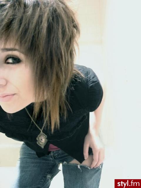 http://s30.photobucket.com/albums/c346/SEXpaintt/Girls/?action=view&current=2680e0ac.jpg - EMO Alternatywne Średnie Fryzury