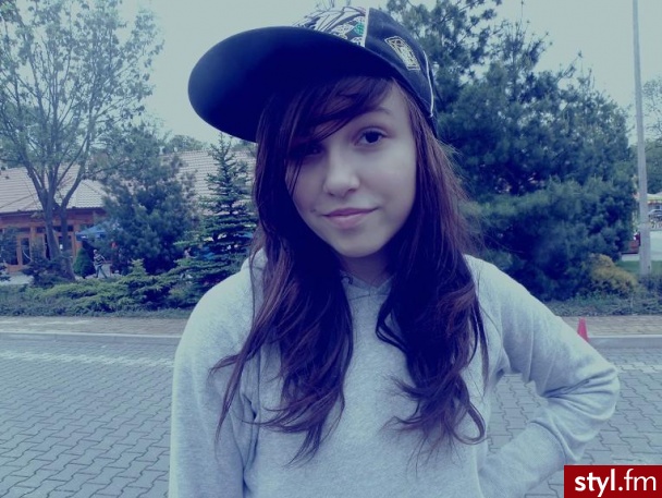czapeczka :) - Nakrycia głowy Dodatki Moda