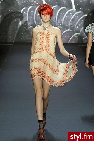 sukienka. Anna Sui
Jeżeli już jest proszę o link - Pozostałe Ciuchy Moda